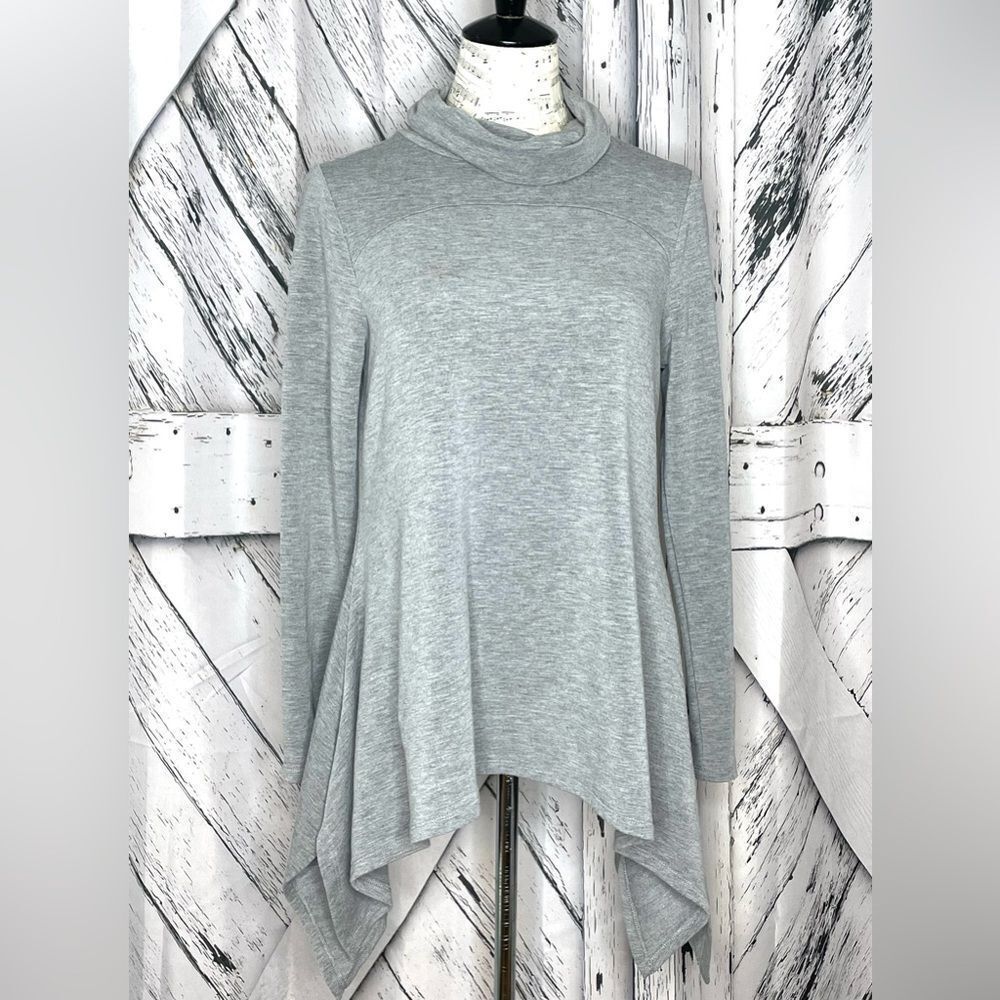 Cupio Gray Shark Bite Tunic Top M